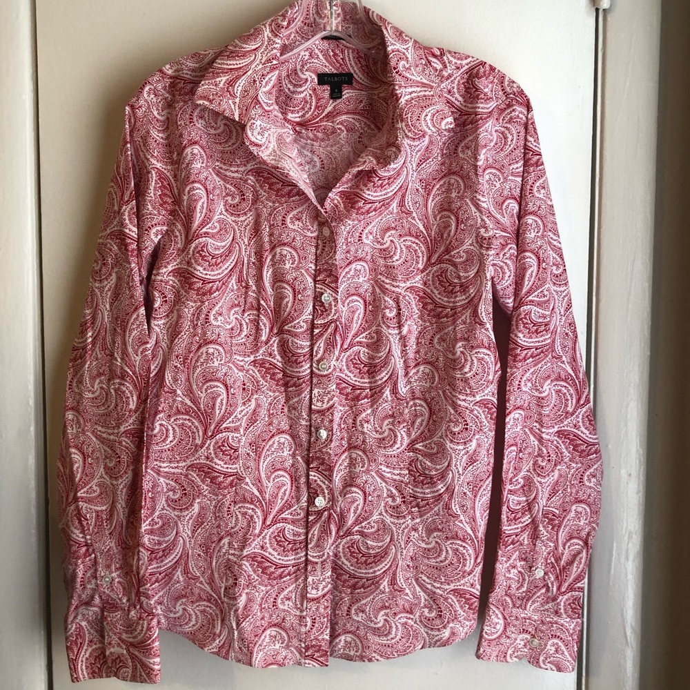 Cute paisley blouse.